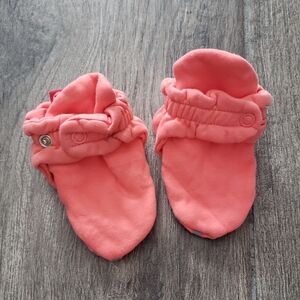 Zutano EUC 12 months coral adjustable booties w/ grippers